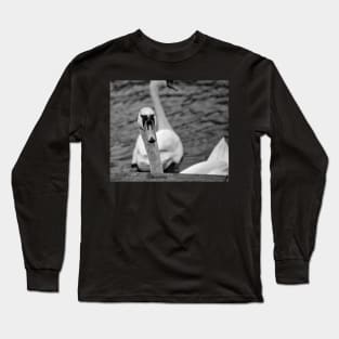 Mute swan portrait Long Sleeve T-Shirt